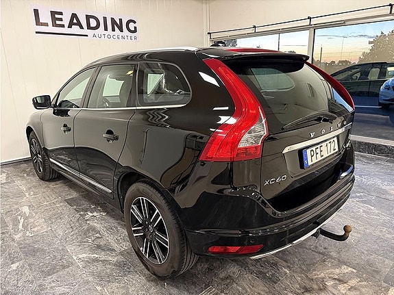 Volvo XC60 2 of 5