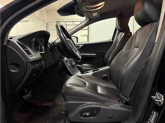 Volvo XC60 4 of 5