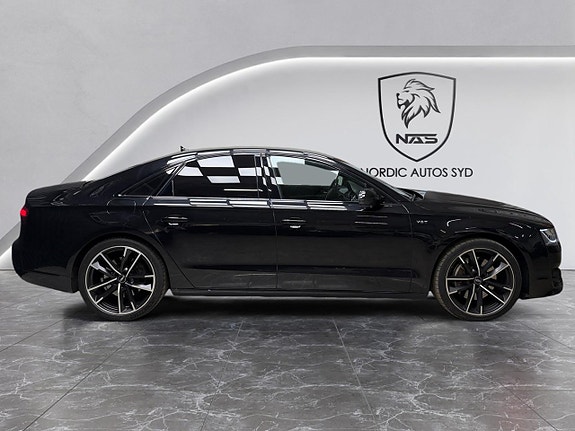 Audi A8 7 of 23