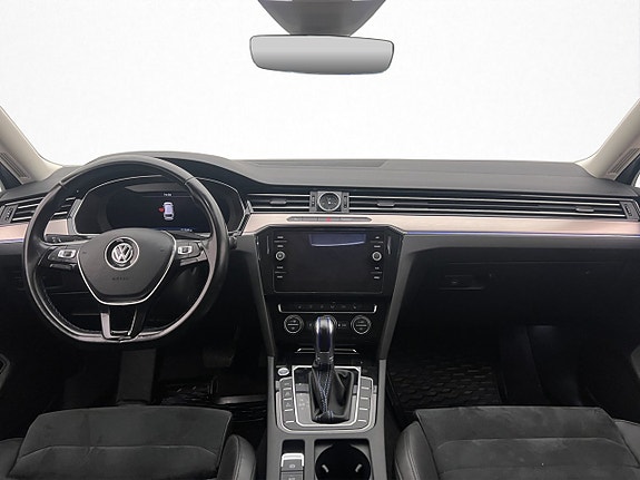 Volkswagen Passat 14 of 30