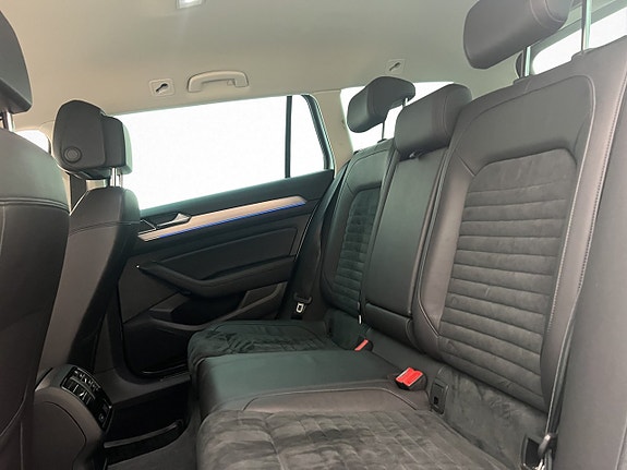 Volkswagen Passat 13 of 30