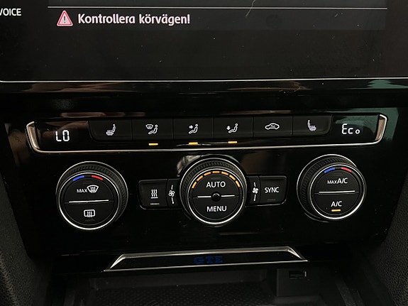 Volkswagen Passat 25 of 30