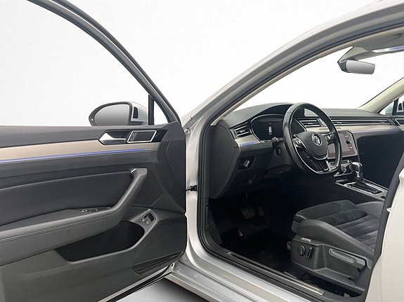 Volkswagen Passat 16 of 30