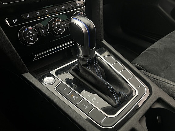 Volkswagen Passat 26 of 30