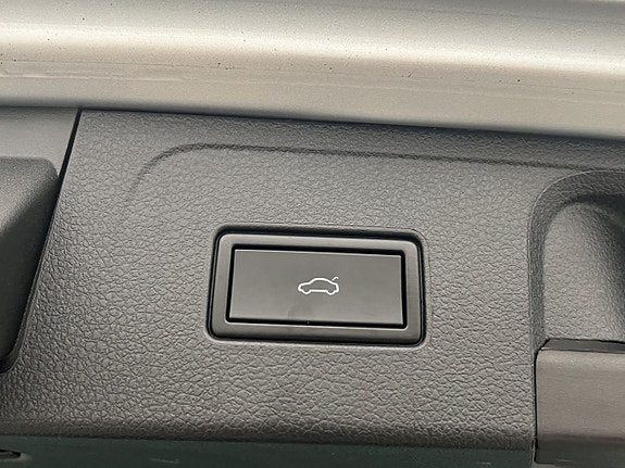 Volkswagen Passat 10 of 30