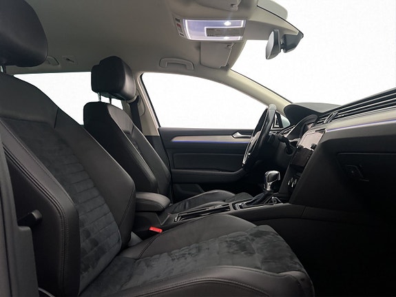 Volkswagen Passat 11 of 30