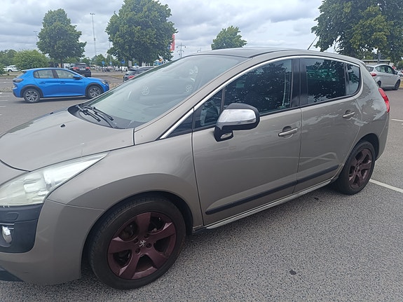 Peugeot 3008 2 of 5