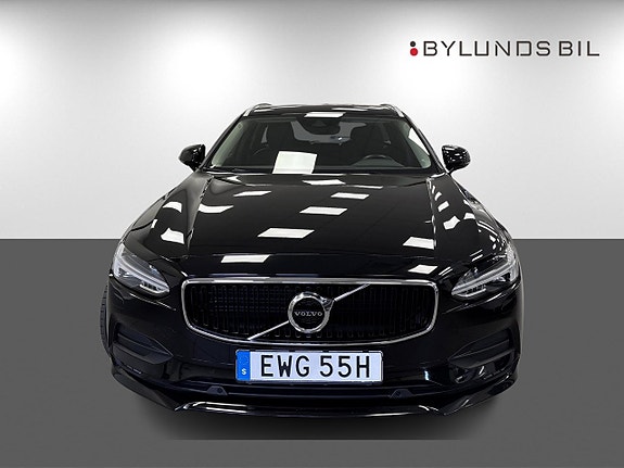 Volvo V90 2 of 5