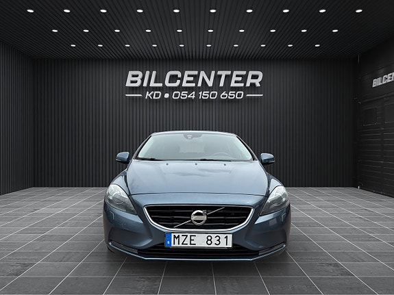 Volvo V40 2 of 5