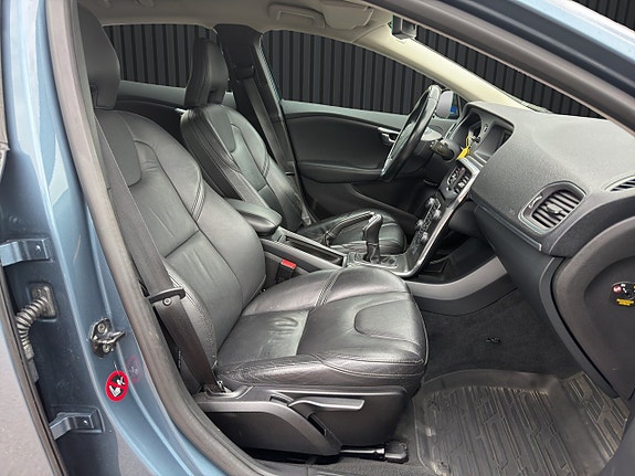 Volvo V40 12 of 22