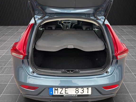 Volvo V40 9 of 22
