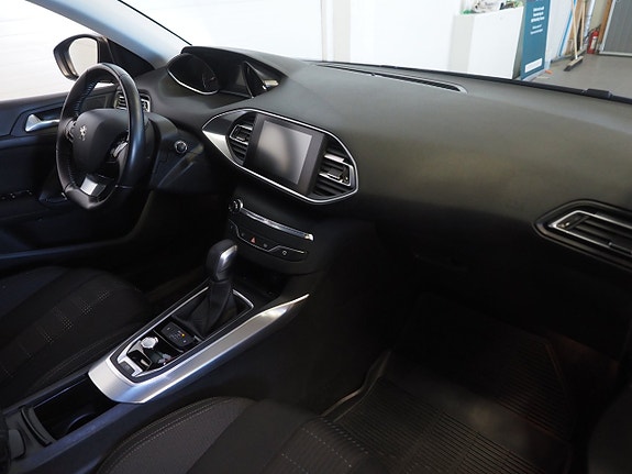 Peugeot 308 9 of 21