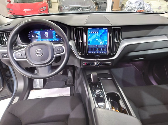 Volvo XC60 8 of 12