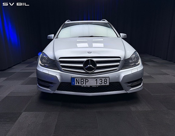 Mercedes-Benz C220 2 of 30