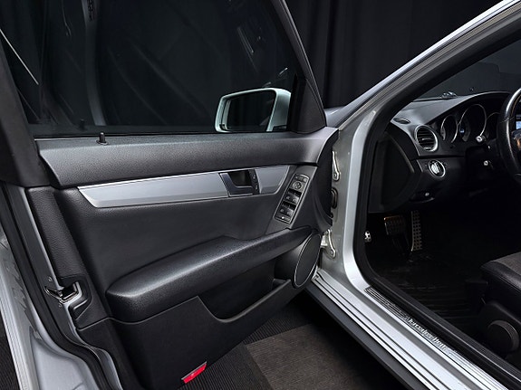 Mercedes-Benz C220 9 of 30