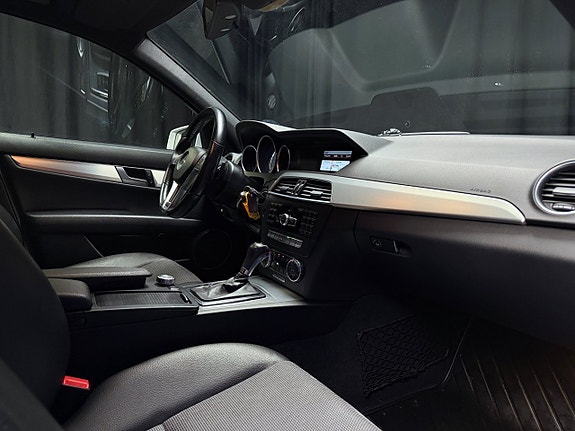 Mercedes-Benz C220 12 of 30