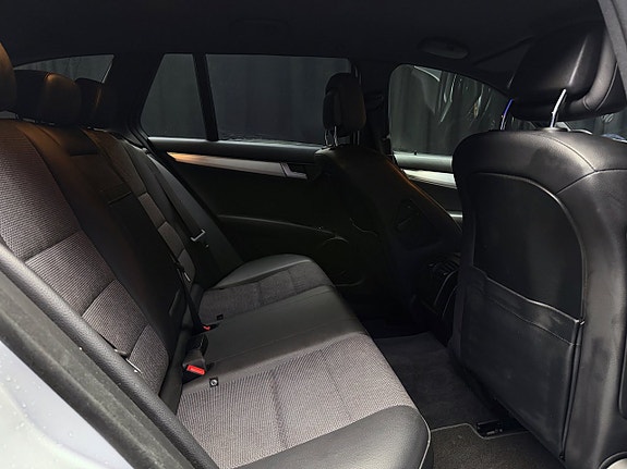 Mercedes-Benz C220 13 of 30