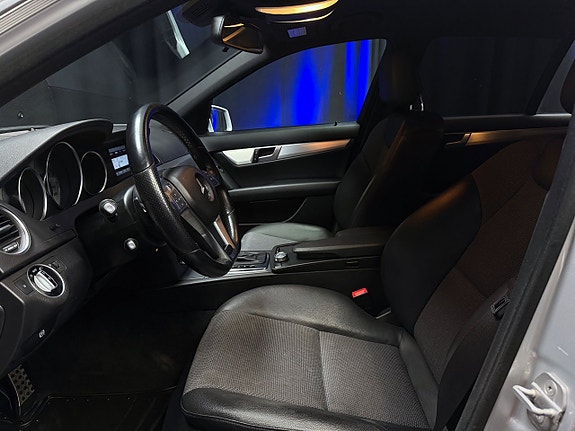 Mercedes-Benz C220 10 of 30