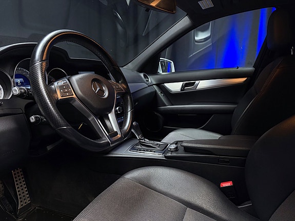 Mercedes-Benz C220 11 of 30