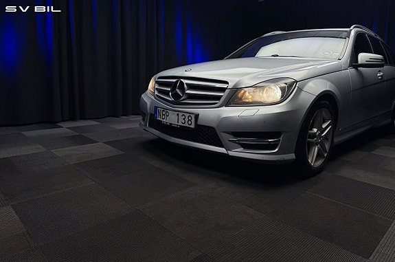 Mercedes-Benz C220 3 of 30