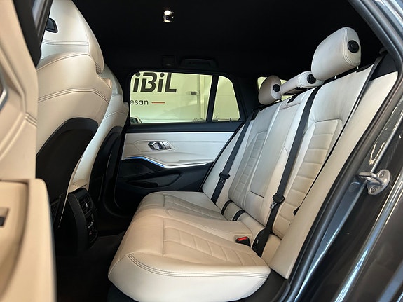 BMW 320d 15 of 30