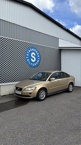 Volvo S40 2 of 5