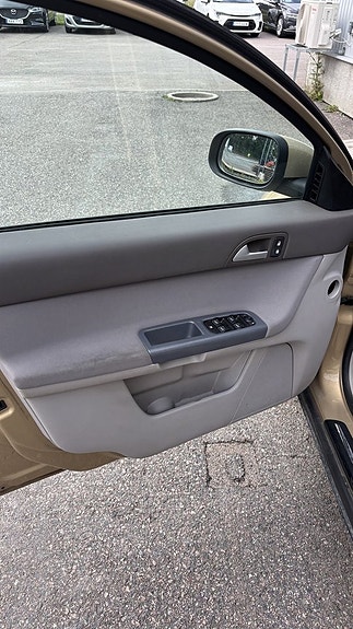 Volvo S40 3 of 5