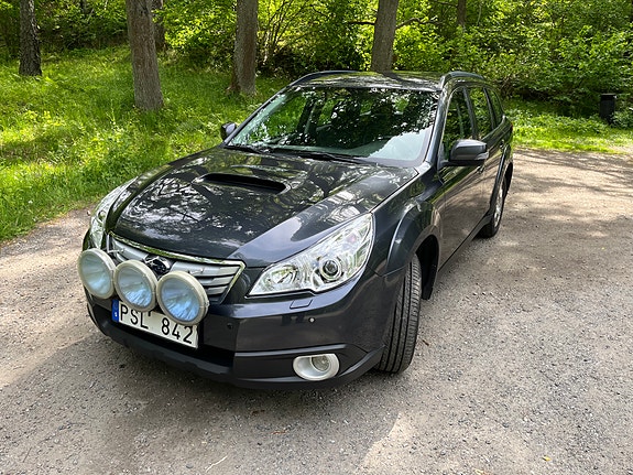 Subaru Outback 2 of 5