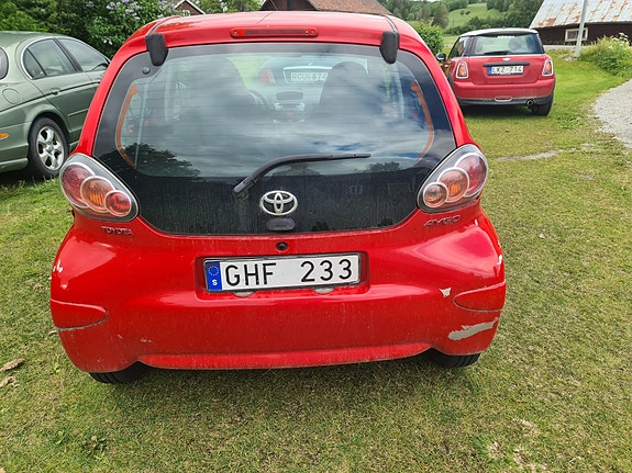 Toyota Aygo 2 of 3
