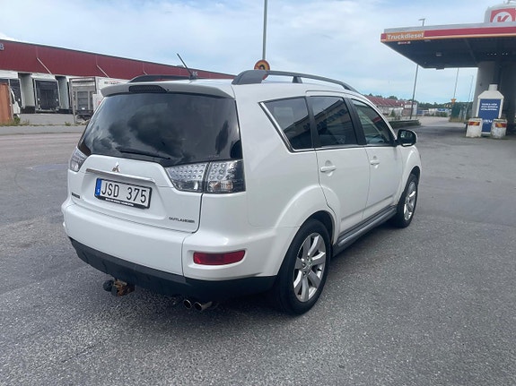Mitsubishi Outlander 2 of 6