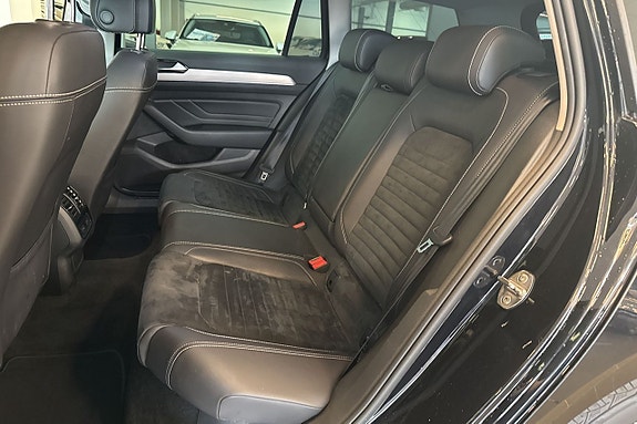 Volkswagen Passat 13 of 28