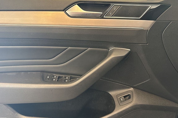 Volkswagen Passat 12 of 28