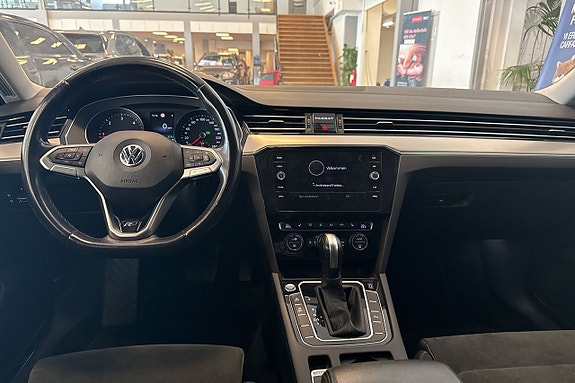 Volkswagen Passat 19 of 28