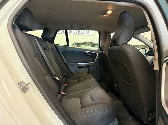 Volvo V60 6 of 8
