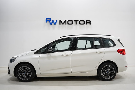 BMW 218d 3 of 5