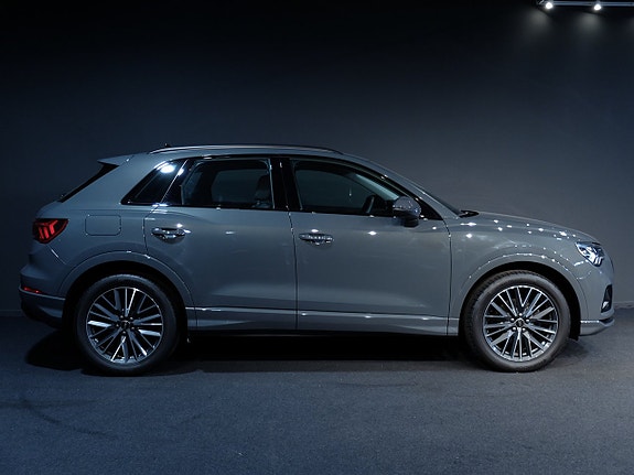 Audi Q3 2 of 9