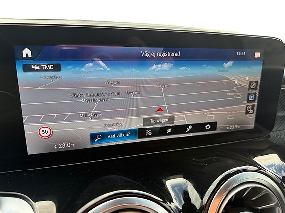 Mercedes-Benz GLB35 13 of 16