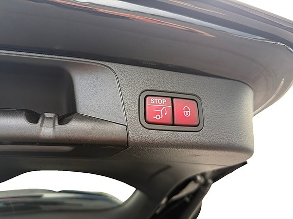 Mercedes-Benz GLB35 9 of 16