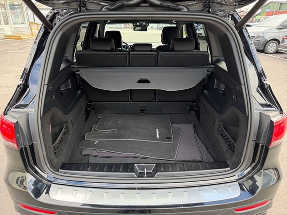 Mercedes-Benz GLB35 8 of 16