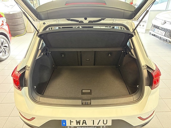 Volkswagen T-Roc 11 of 11