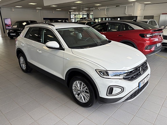Volkswagen T-Roc 3 of 5