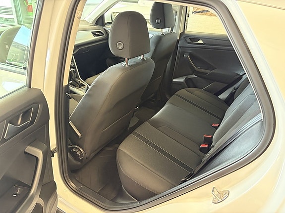Volkswagen T-Roc 10 of 11