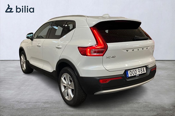 Volvo XC40 2 of 5
