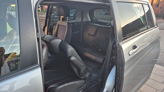Mazda 5 2 of 4