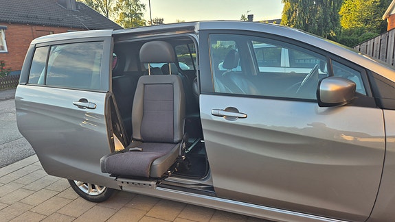 Mazda 5 3 of 4