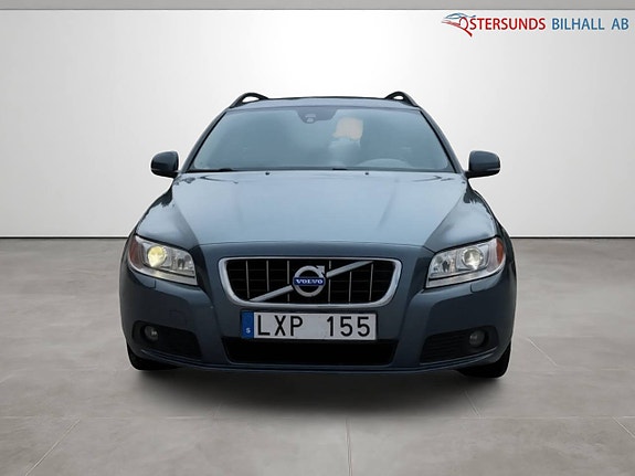 Volvo V70 2 of 5