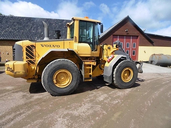 Volvo L 120 F 3 of 3