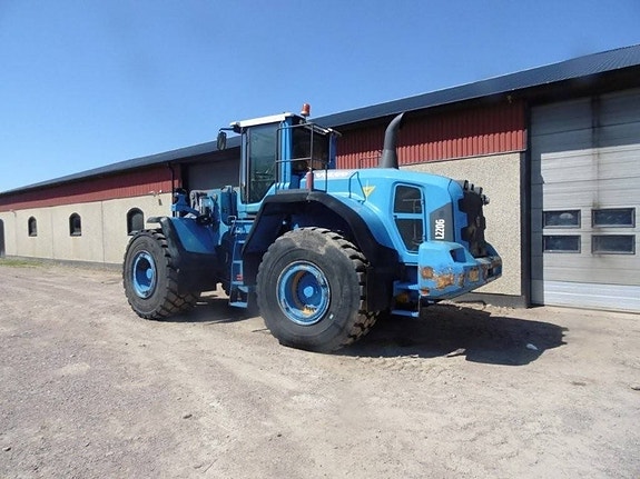 Volvo L 220 G 2 of 4