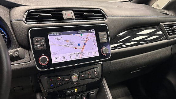Nissan Leaf 14 of 24