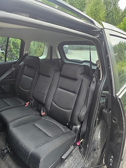 Mazda 5 4 of 5